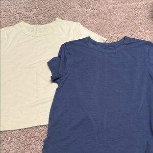 lululemon athletica classic fit cotton blend tees (size 2)